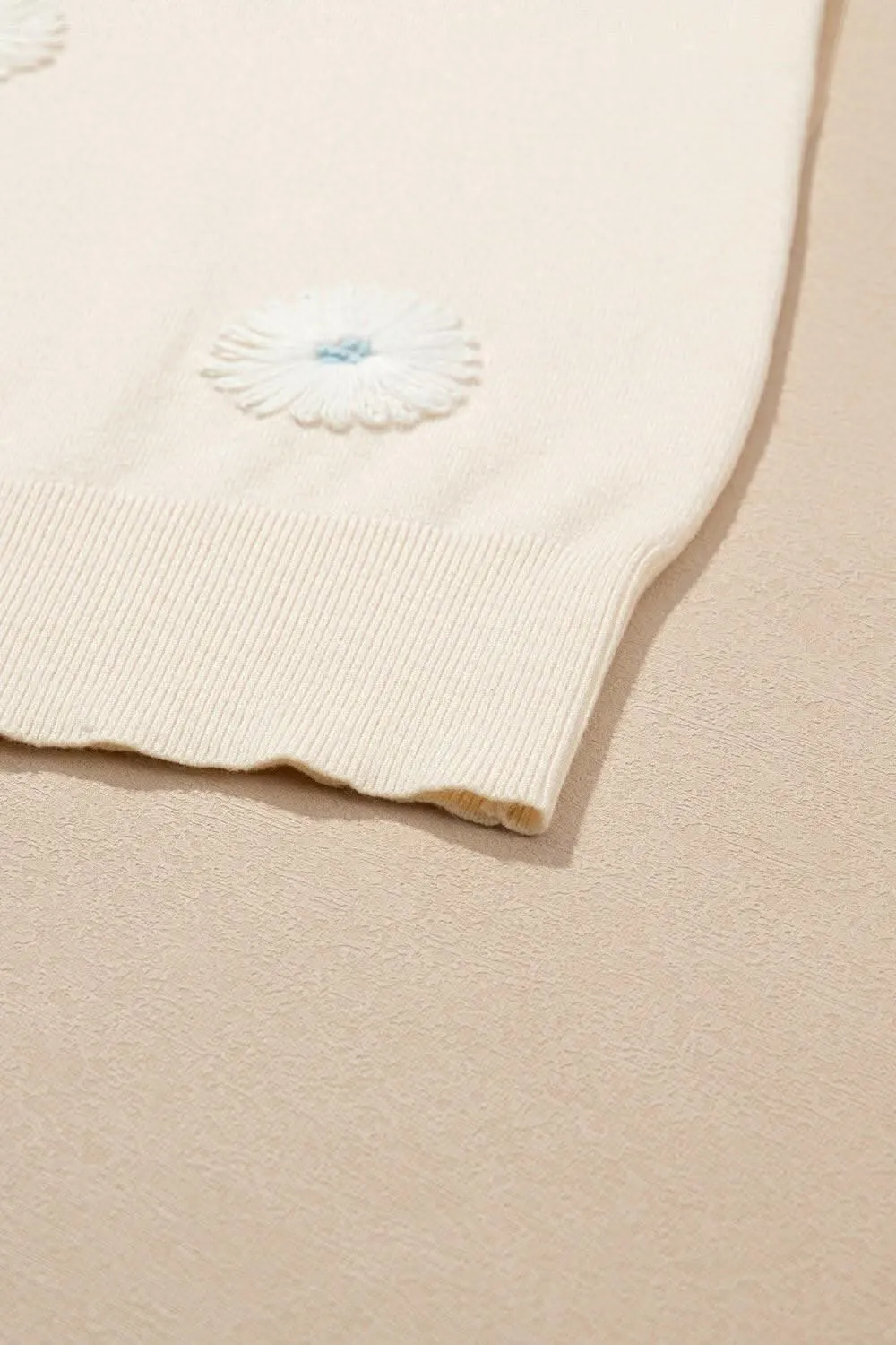 Chic Daisy Knit Top - Soft Fabric