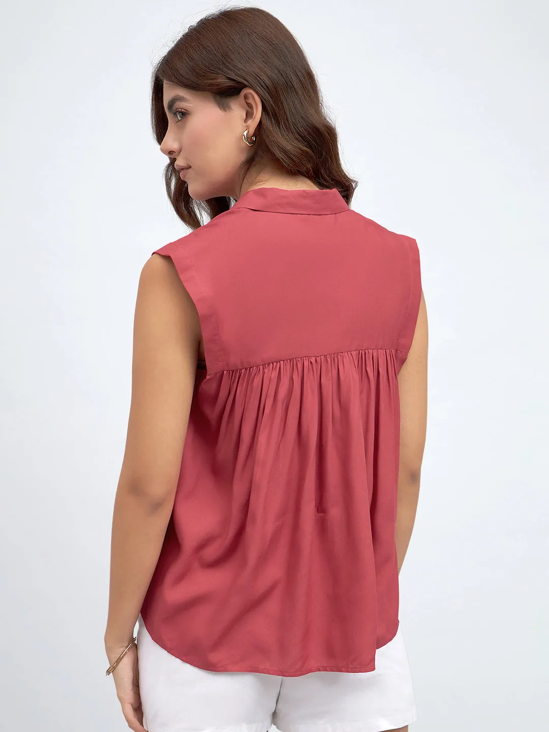 DL Woman Shirt Collar Regular Fit Solid Red Sleeveless Shirt
